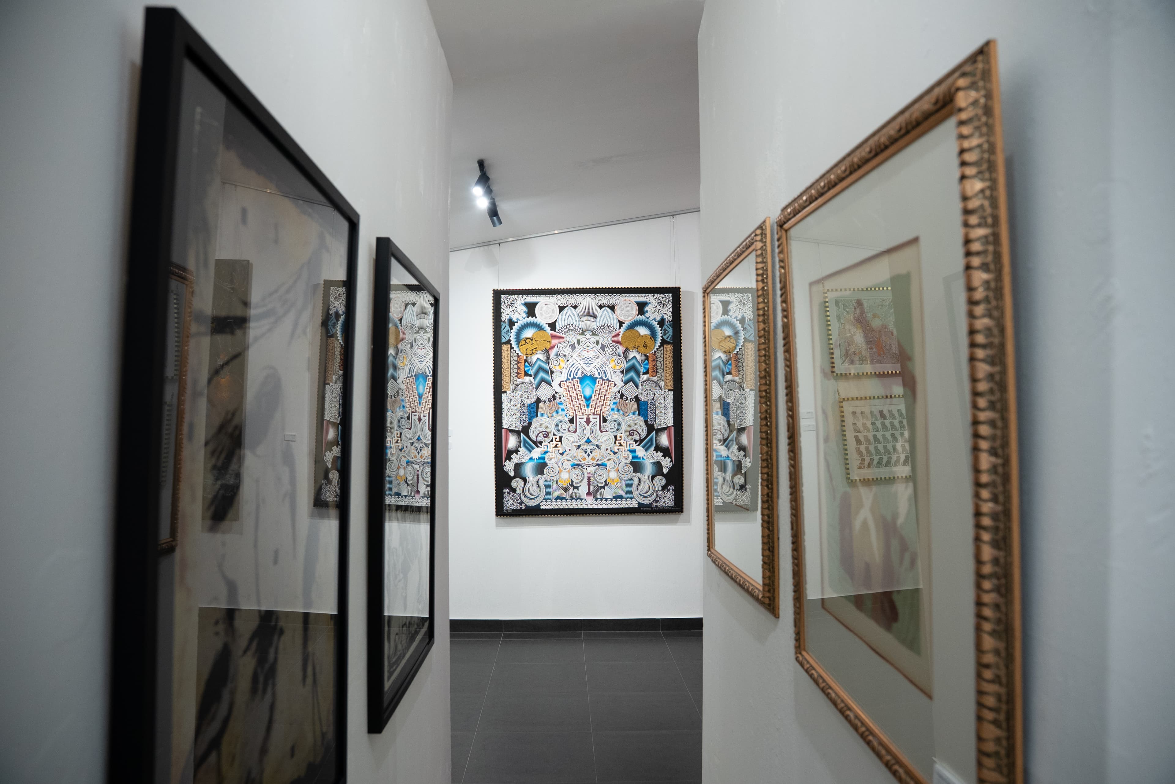 G2 Gallery Art Display